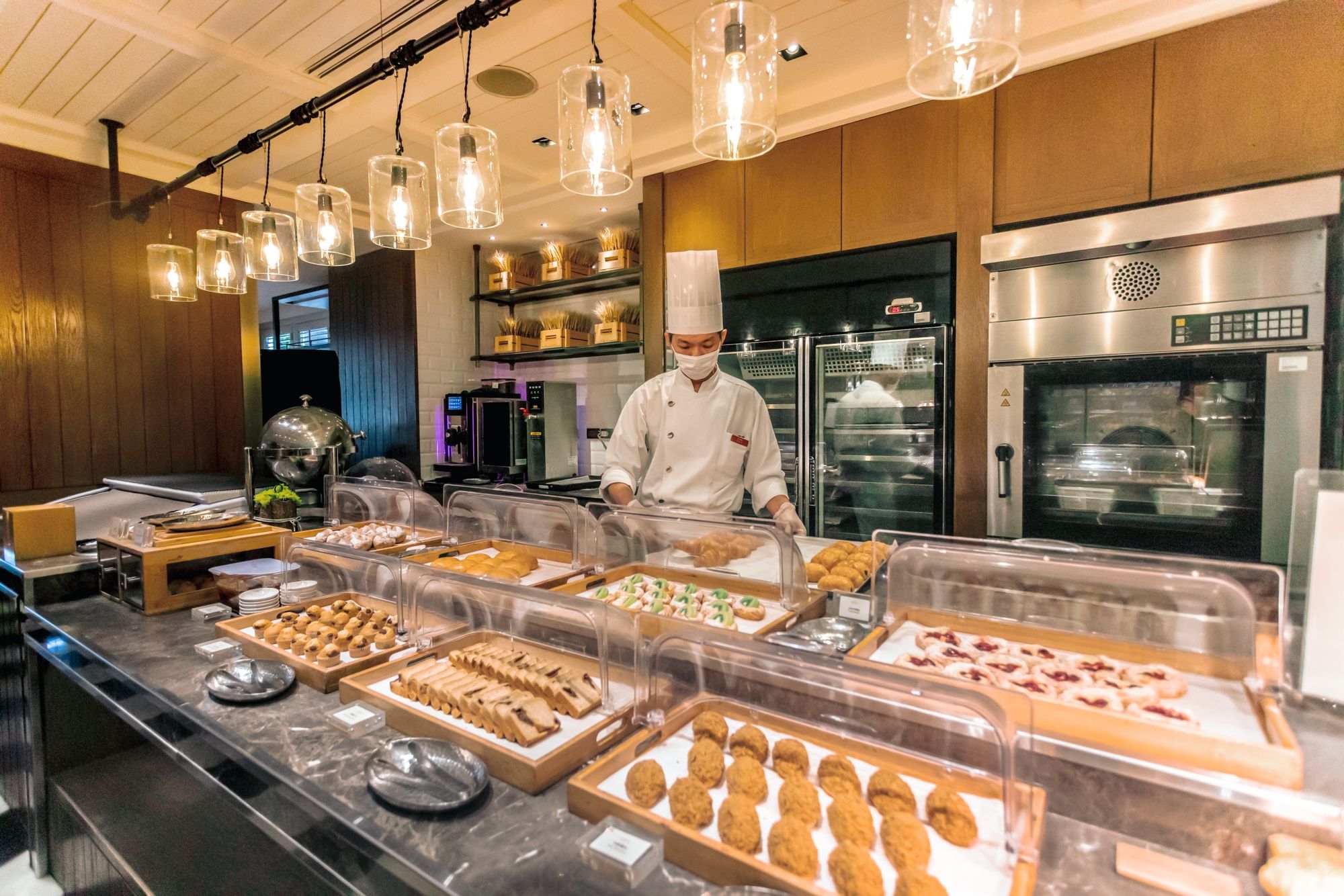 2大2小★暑假不加價【台北君悅】一泊二食豪華度假之旅