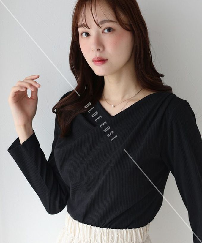 日本 BLUE EAST - 顯瘦V領垂墜感羅紋長袖上衣-深咖啡