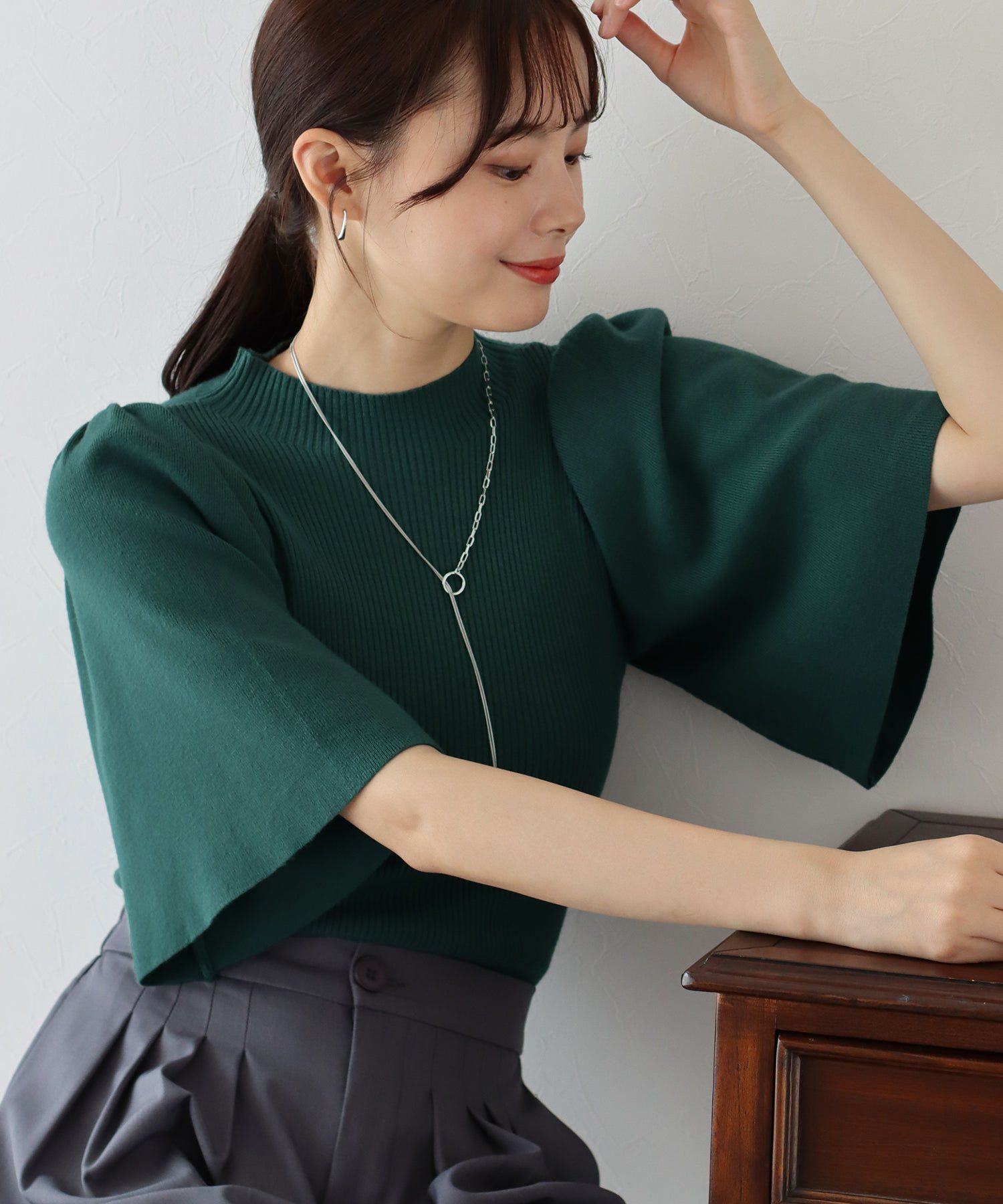 日本 BLUE EAST - 溫柔小立領羅紋五分袖上衣-深綠