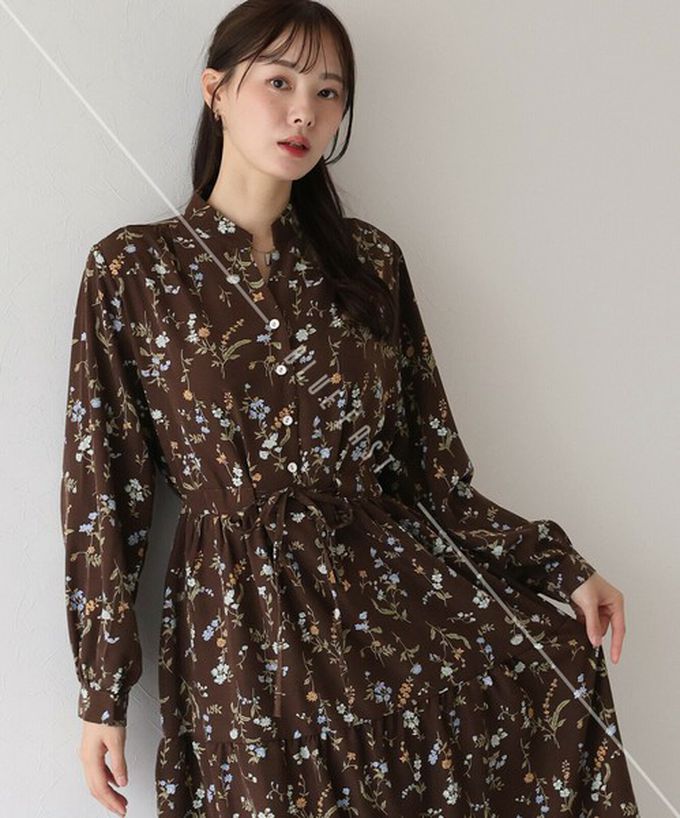 日本 BLUE EAST - [人氣款]簡約抽繩收腰長袖洋裝-斑點小花-黑