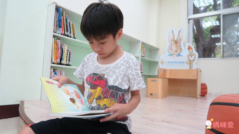 《嘎嘎的光照書》照光就能看見身體器官