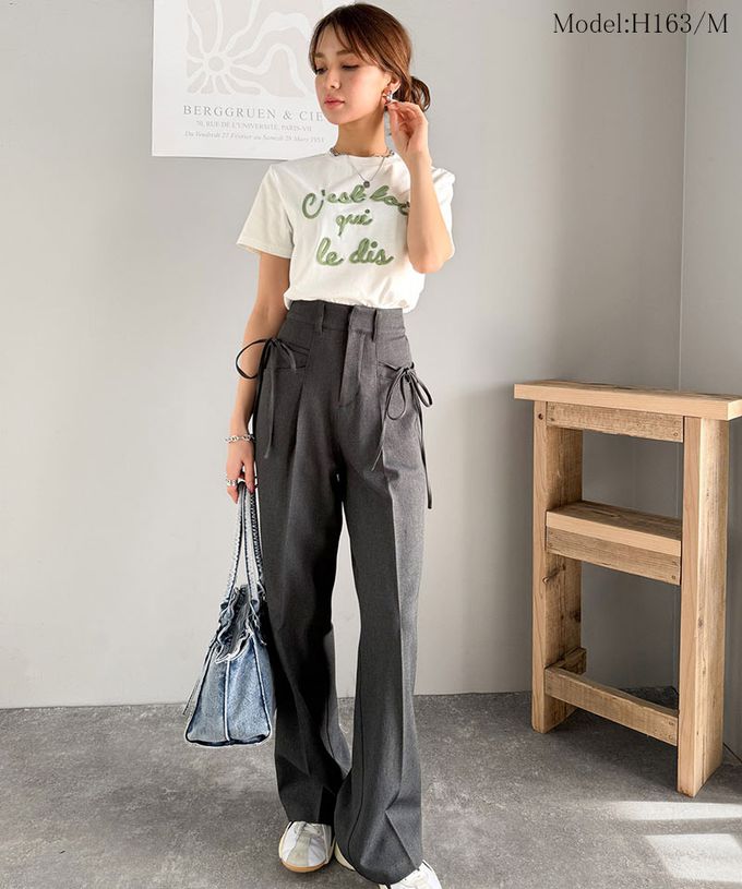 日本 Classical Elf - mily bilet 鮮明立體刺繡率性短袖T恤-紅字-白