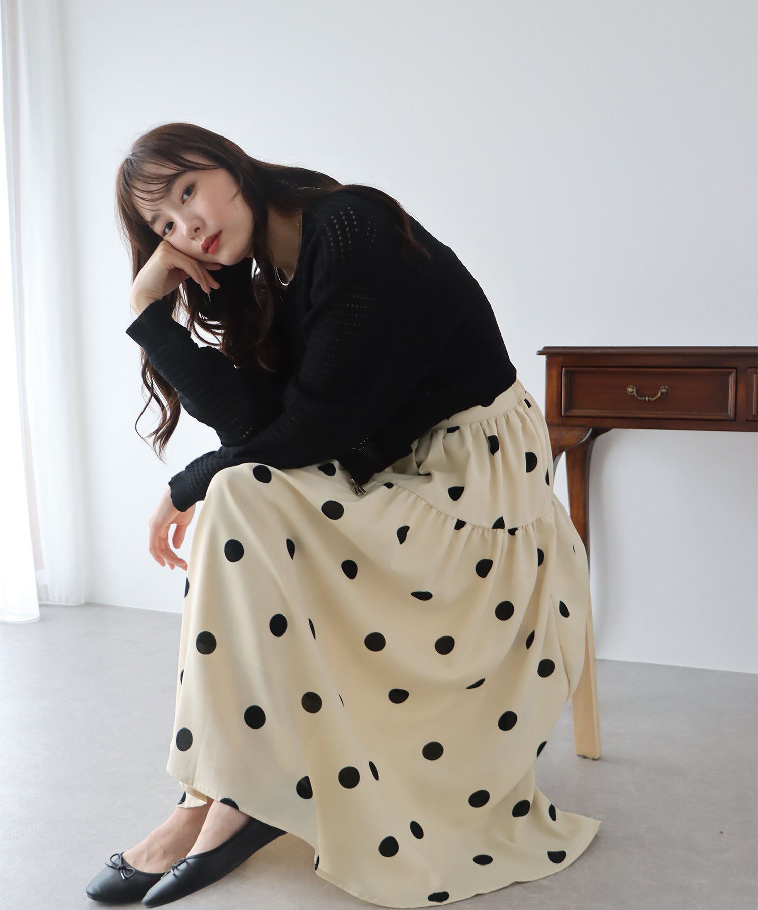 日本 BLUE EAST - 時尚波普點點修身長裙-黑