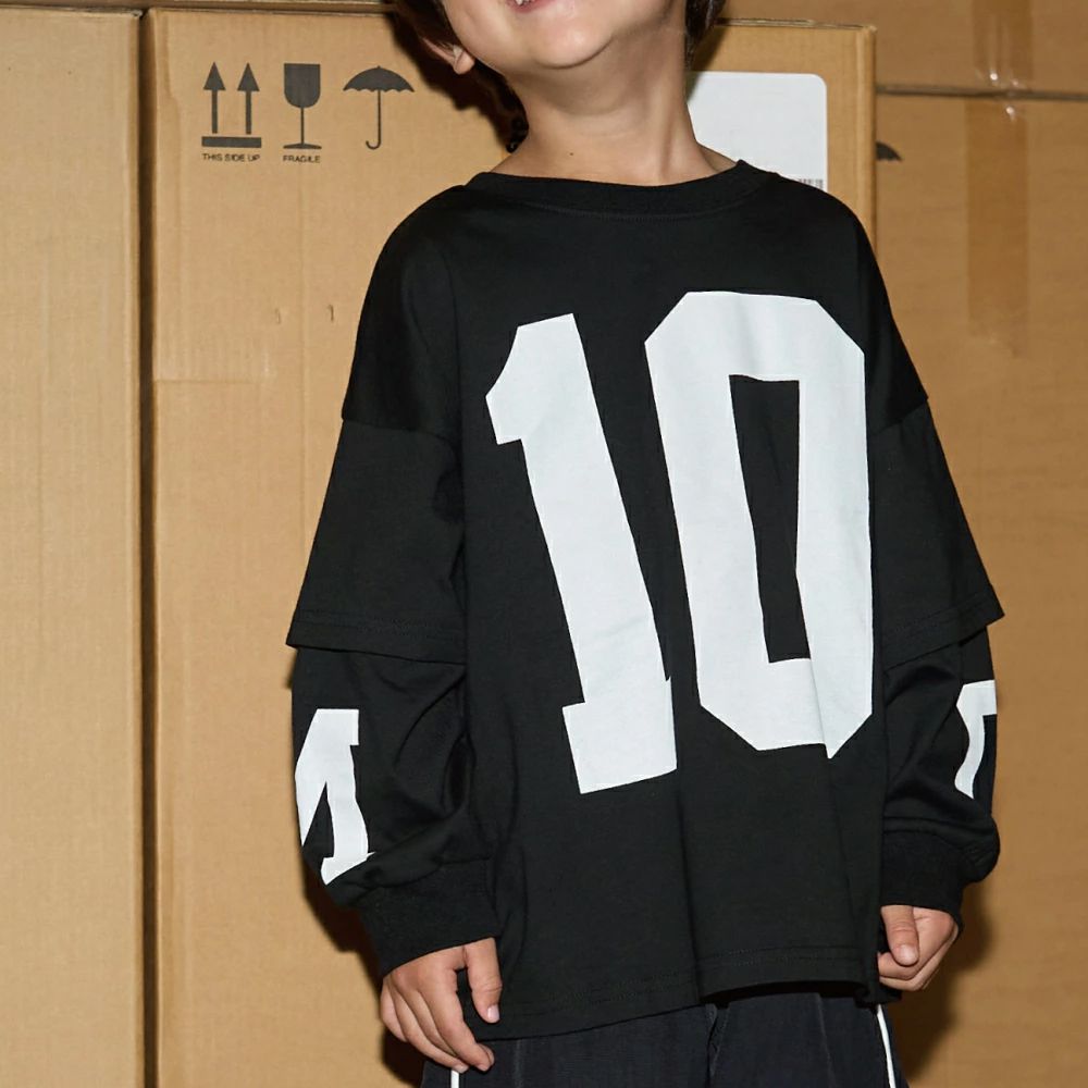 正反兩穿 吸水速乾數字印花長袖上衣-黑