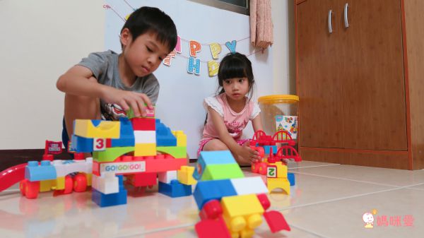 3 in 1 益智積木學習桌 ✖ 軌道滾球積木【獨家現省優惠】↗