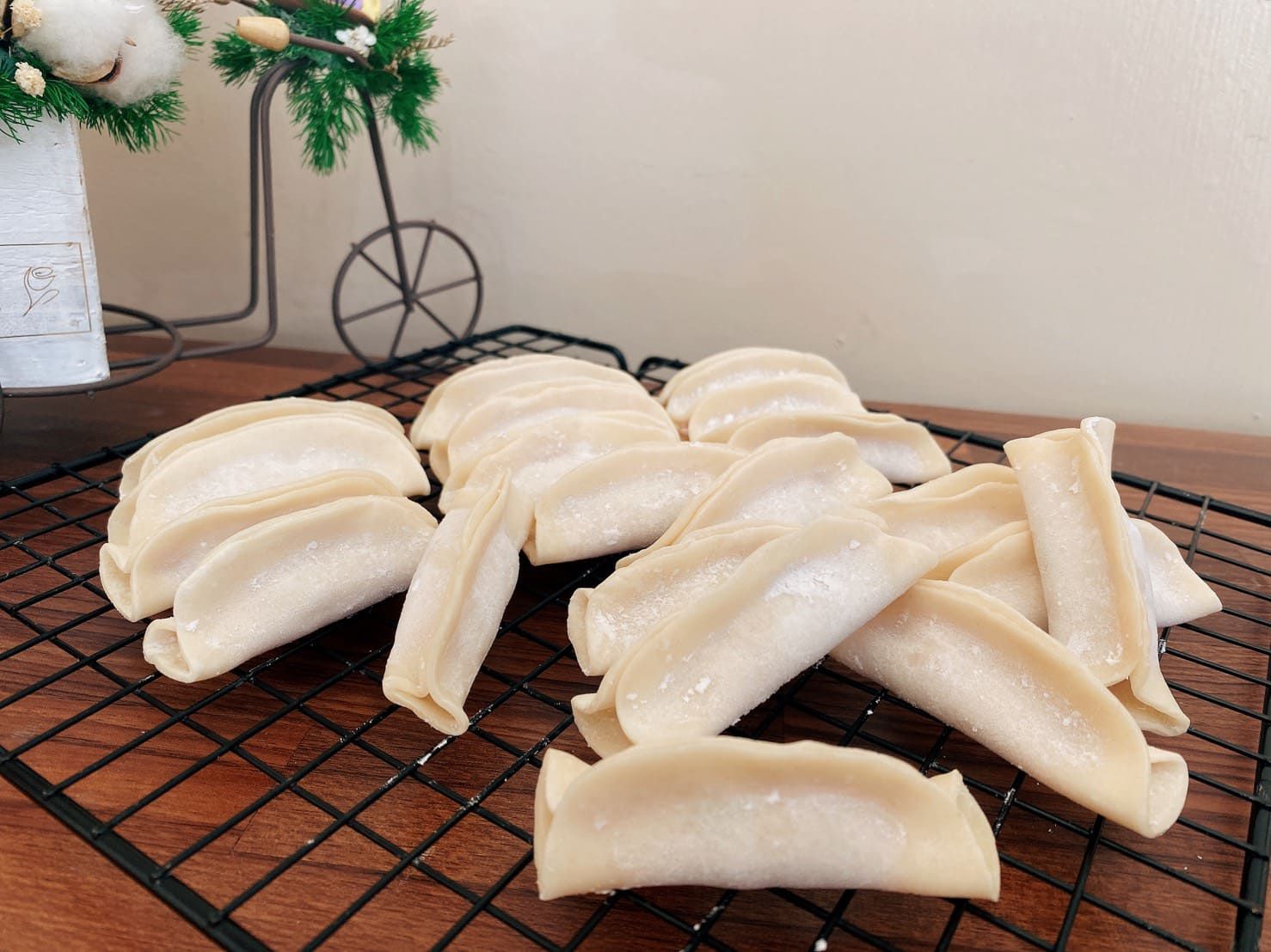 喬媽灶咖 - 優惠組-彩色小水餃*3+一口小餛飩*2+彩色拉麵*1+彩色蝴蝶麵*1+青蔥煎餃*1