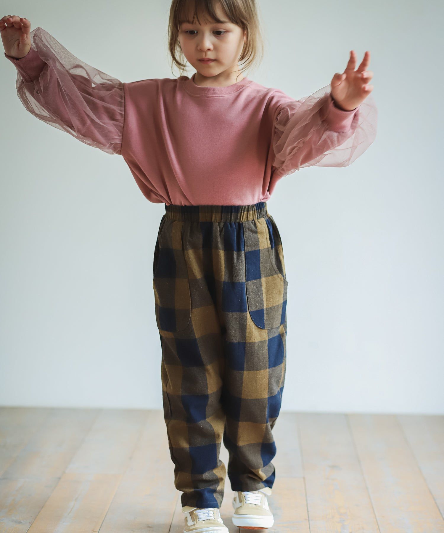 日本 PAIRMANON - 百搭鬆緊長褲-細直條紋-黑