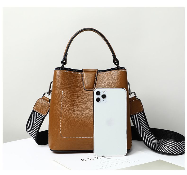 真皮小水桶單肩斜挎包-附2種背帶-酒紅色 (19.5x20x12cm)