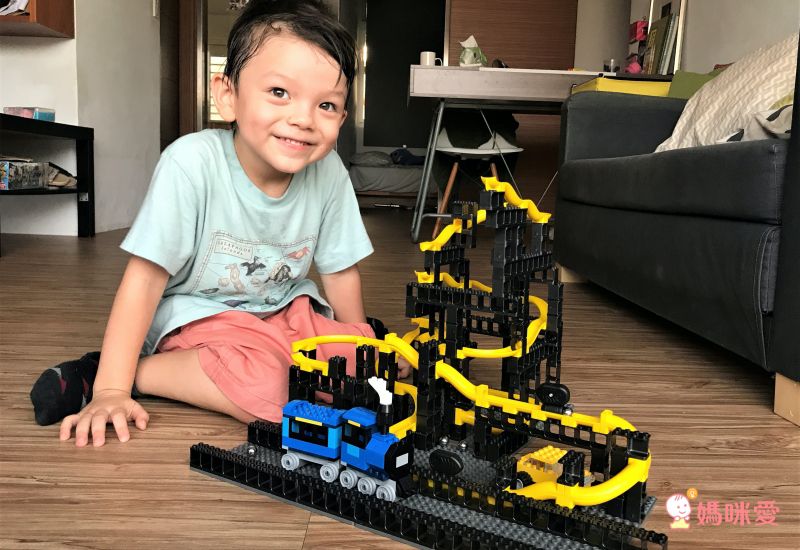 德國 HUBELiNO - 【超值進階收納組】軌道式積木零件組-128PCS+YoDa琦菲家族收納箱(鯊魚公車)