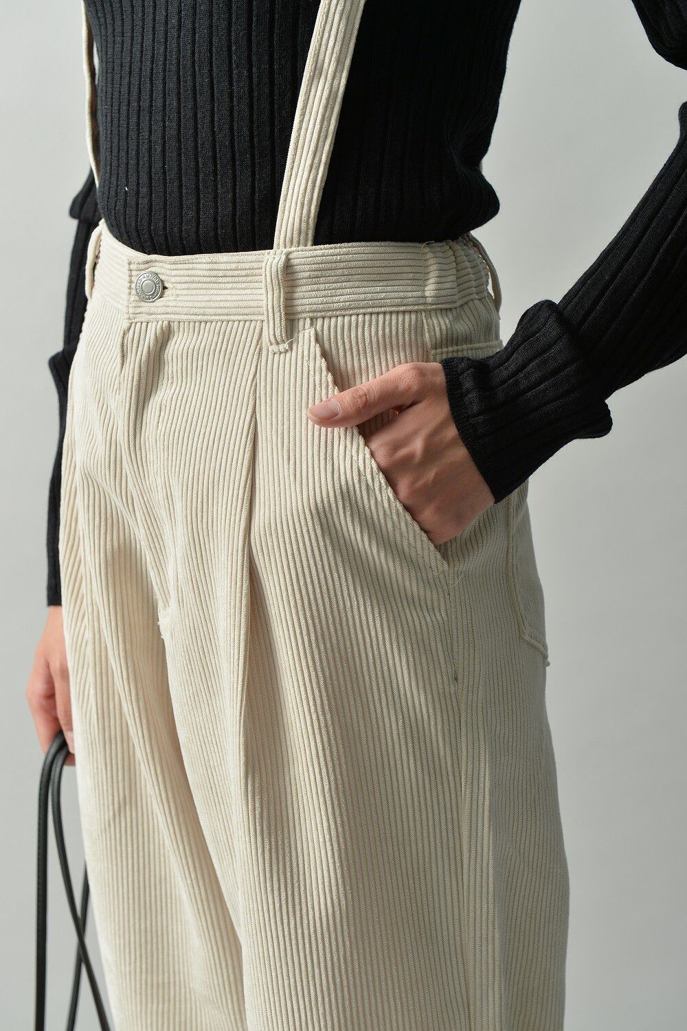 日本 ELENCARE DUE - 細肩帶燈芯絨吊帶褲-灰杏