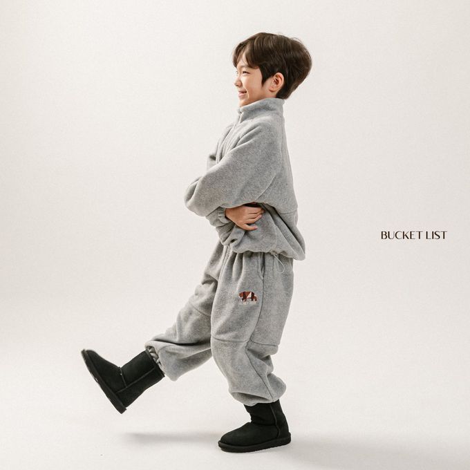 韓國 BUCKET LIST - 刺繡熊搖粒絨拉鍊立領上衣-灰