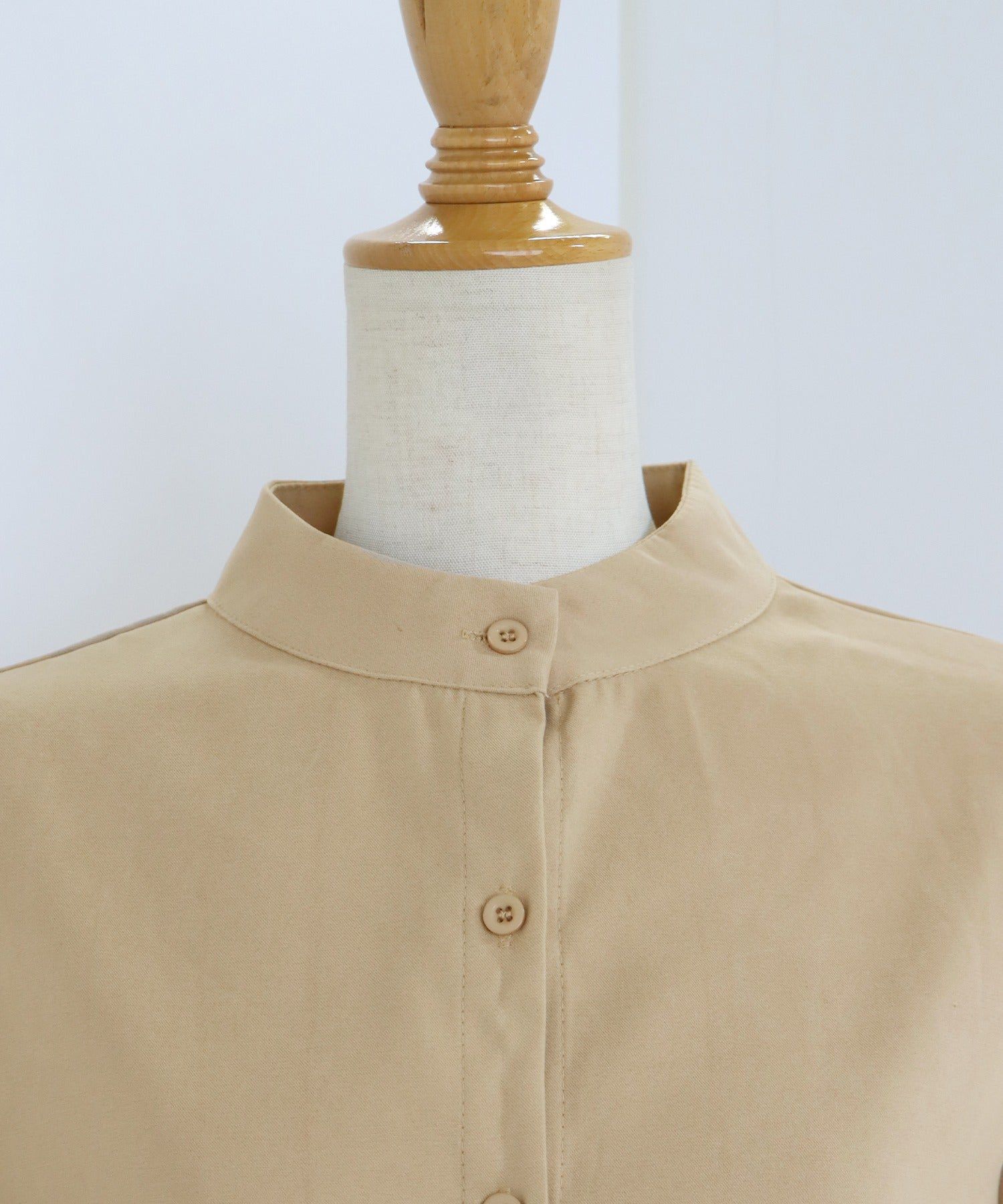 日本 BLUE EAST - 知性小立領氣球長袖襯衫-淺粉