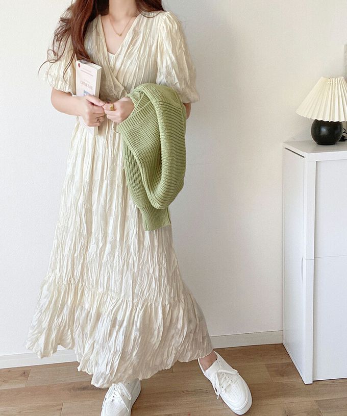 日本 Classical Elf - 透膚露背花卉皺摺深V泡泡袖洋裝-淺綠