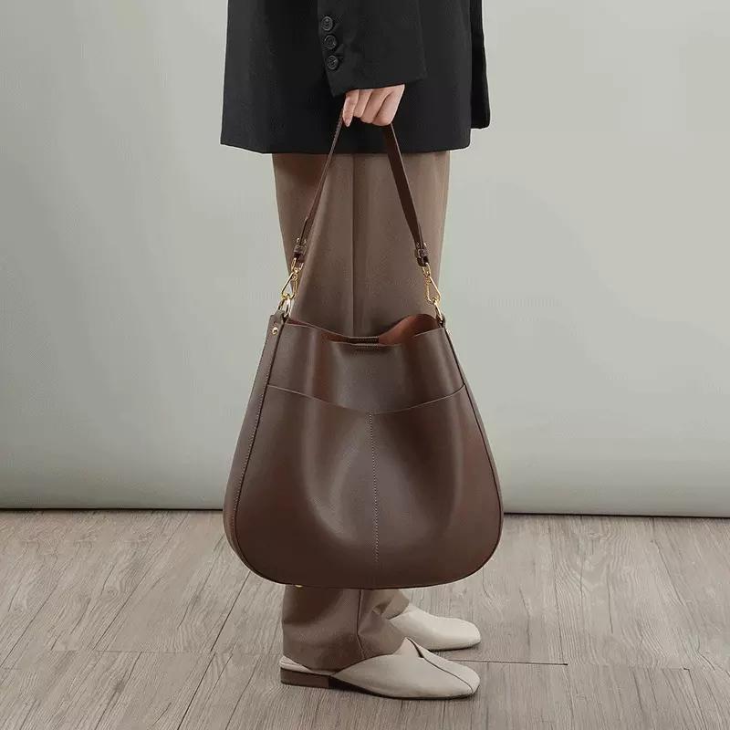 真皮大容量水桶單肩手提包(A4可放)-附2種背帶-栗子咖啡色 (33x29x9cm)