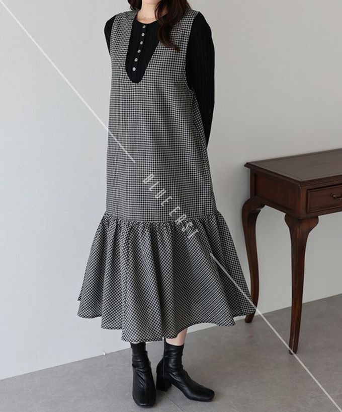 日本 BLUE EAST - 氣質英倫格紋深U領分層背心裙-黑白系