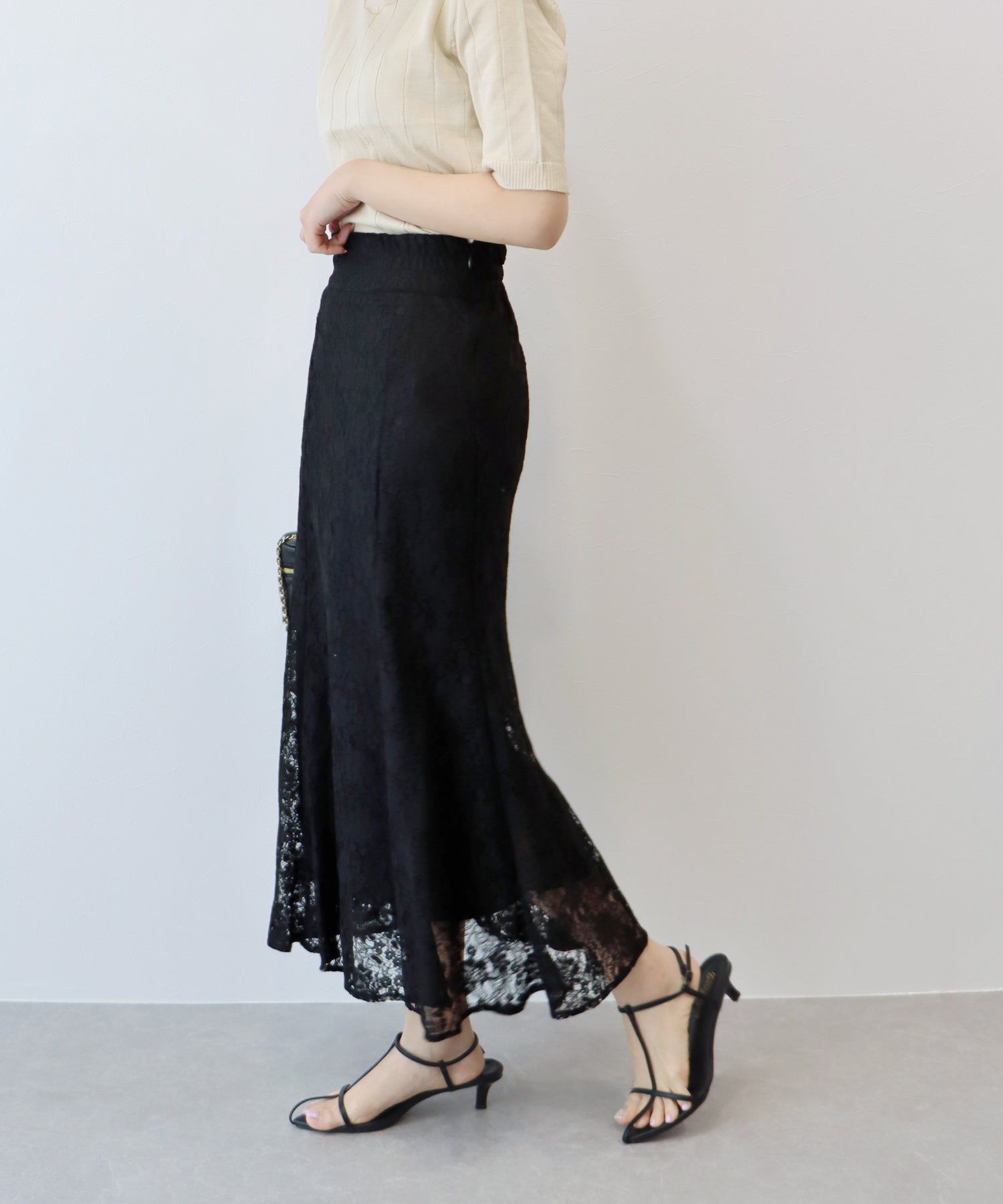 日本 BLUE EAST - 花朵蕾絲修身魚尾裙-經典黑