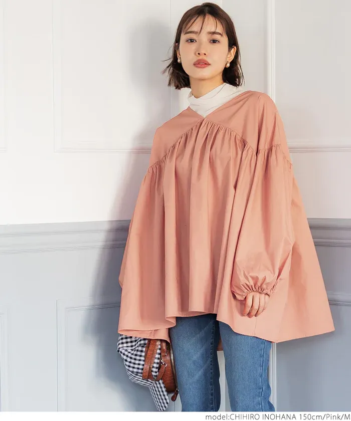 日本 COCA - 甜美V領落肩泡泡袖上衣-珊瑚粉