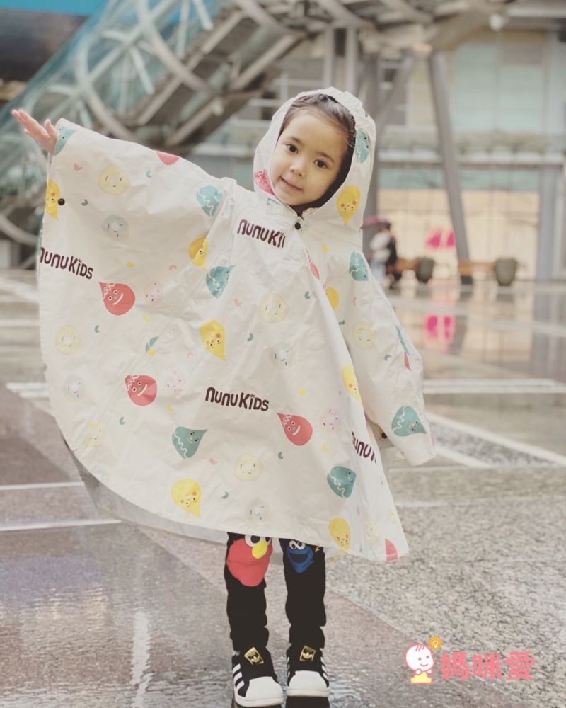 甩兩下就乾！Nunukids 可機洗斗篷雨衣