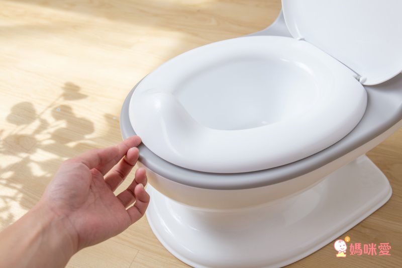 遊戲中學習戒尿布【美國 Nuby】小馬桶符合孩子人體工學！