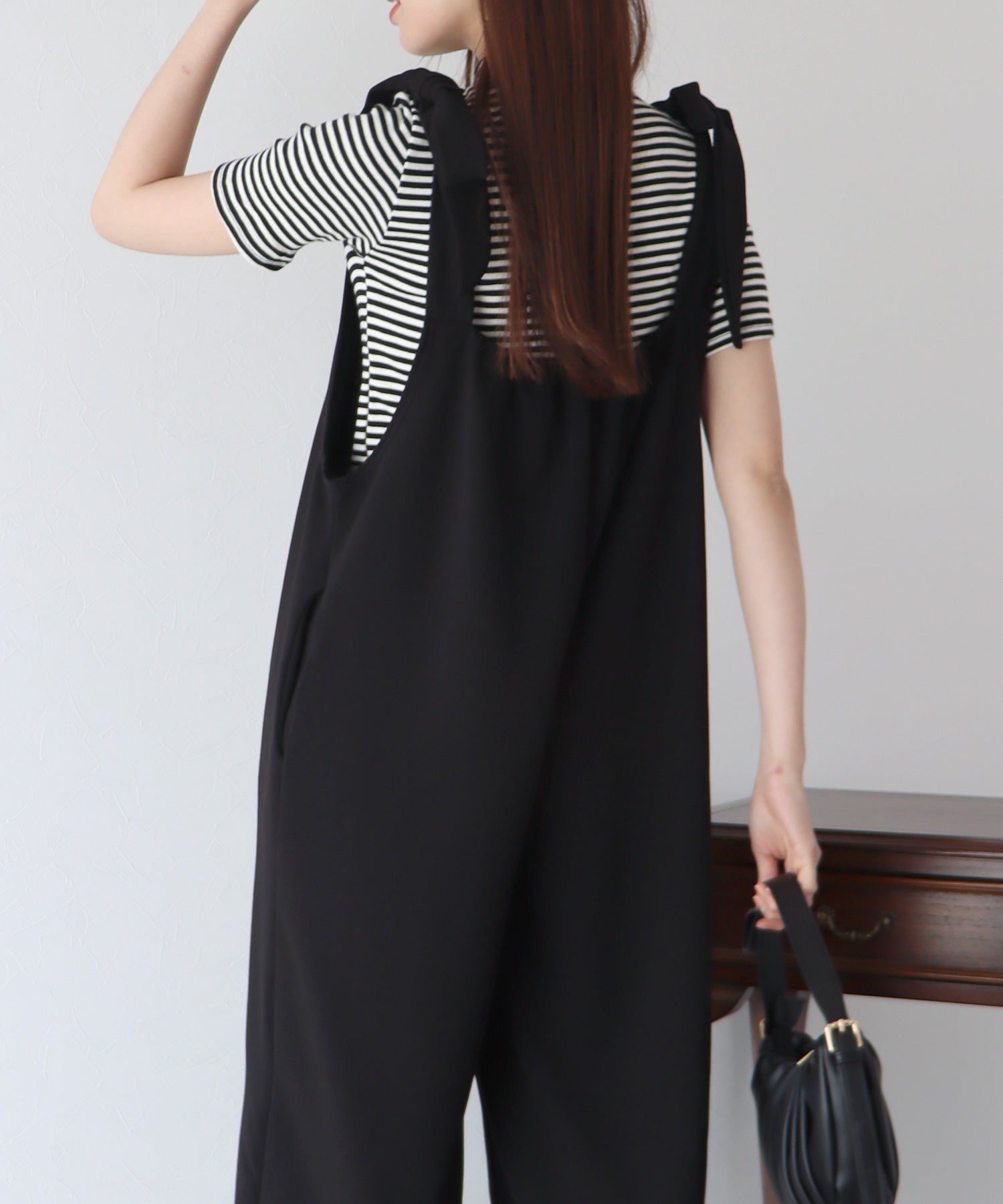 日本 BLUE EAST - 休閒扭結垂墜連身褲-水藍