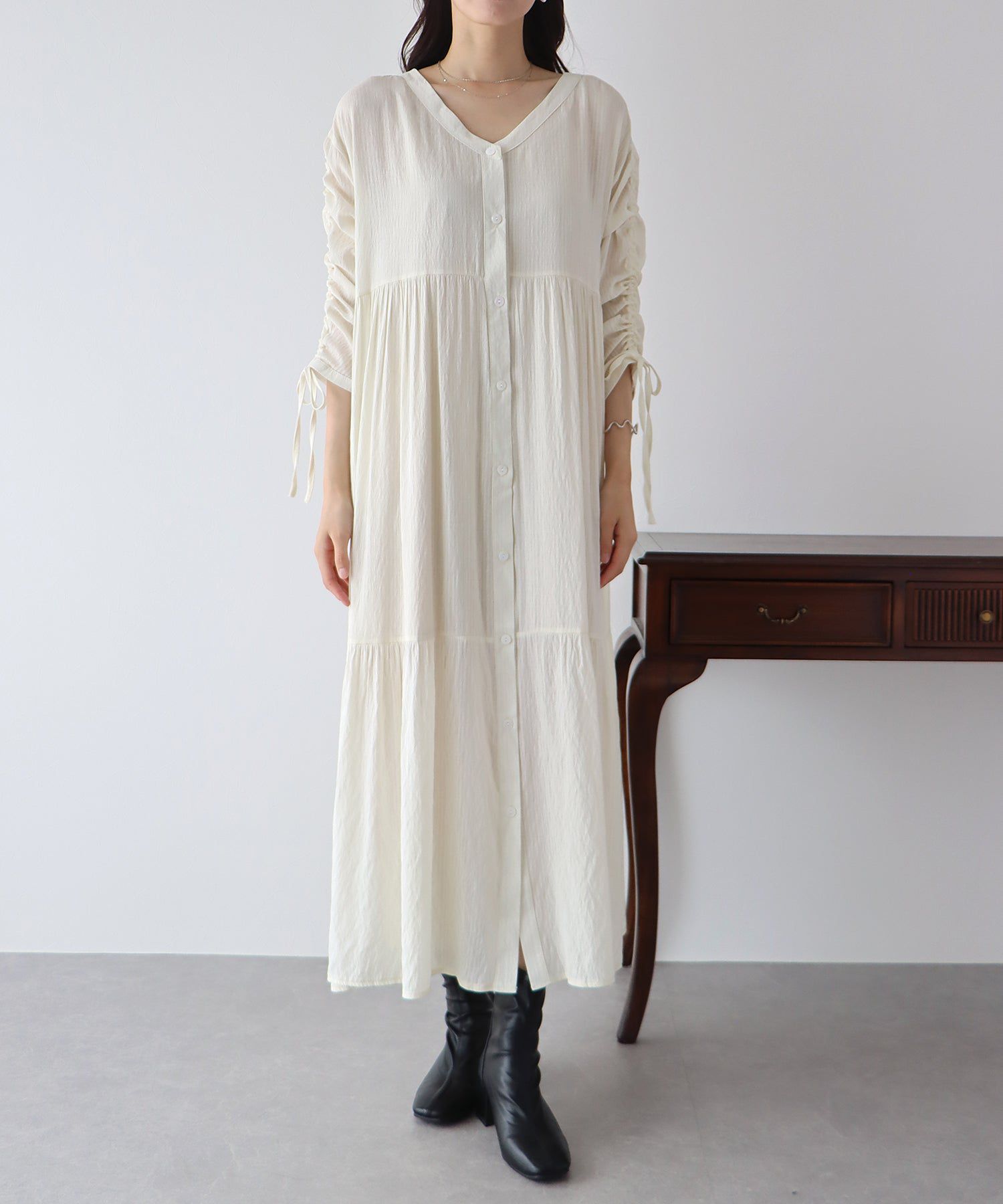 日本 BLUE EAST - 楊柳文藝抽繩長版襯衫-米杏