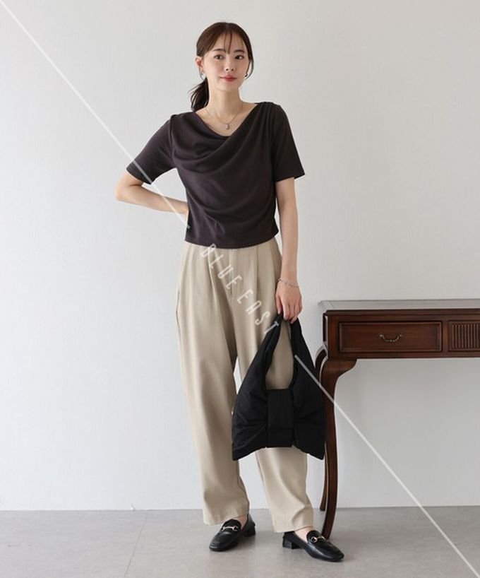 日本 BLUE EAST - 美型羅紋皺摺V領短袖上衣-咖啡