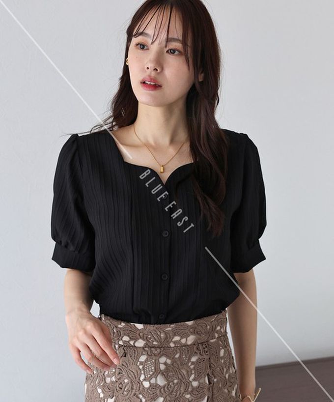 日本 BLUE EAST - 韓國製 心型領細緻泡泡短袖襯衫-白