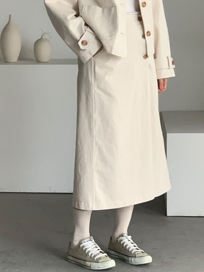 韓國女裝連線 - 後鬆緊鈕扣點綴A字長裙-米白 (FREE)