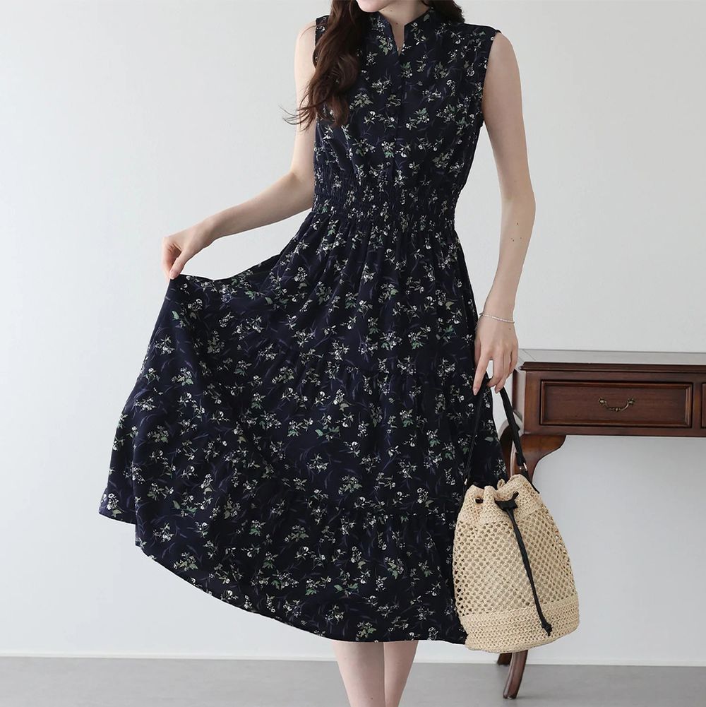 接觸冷感 縮腰顯瘦立領無袖洋裝-浪漫小花-海軍藍 (M)