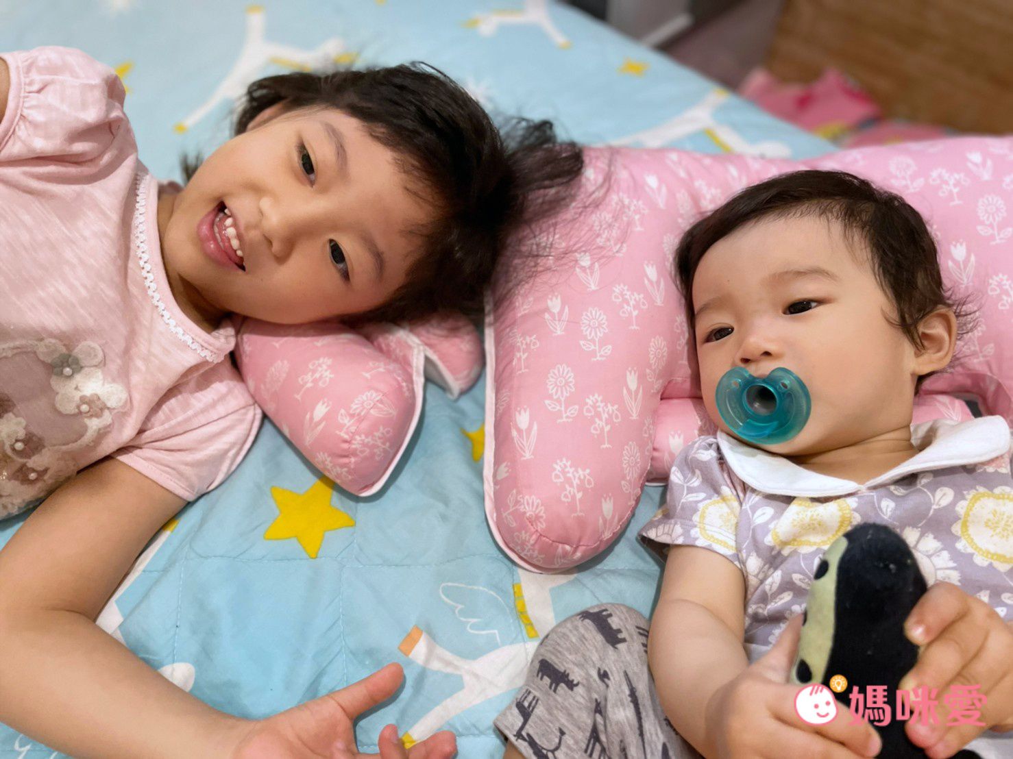 韓國 INUO - 3段可調式水洗枕-洞洞表面-太陽花 (45X33X5cm)-2歲以上適用