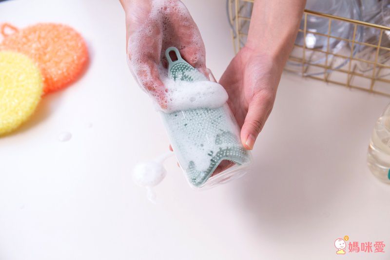 溫柔去污矽膠清潔刷-愛心-薄荷綠