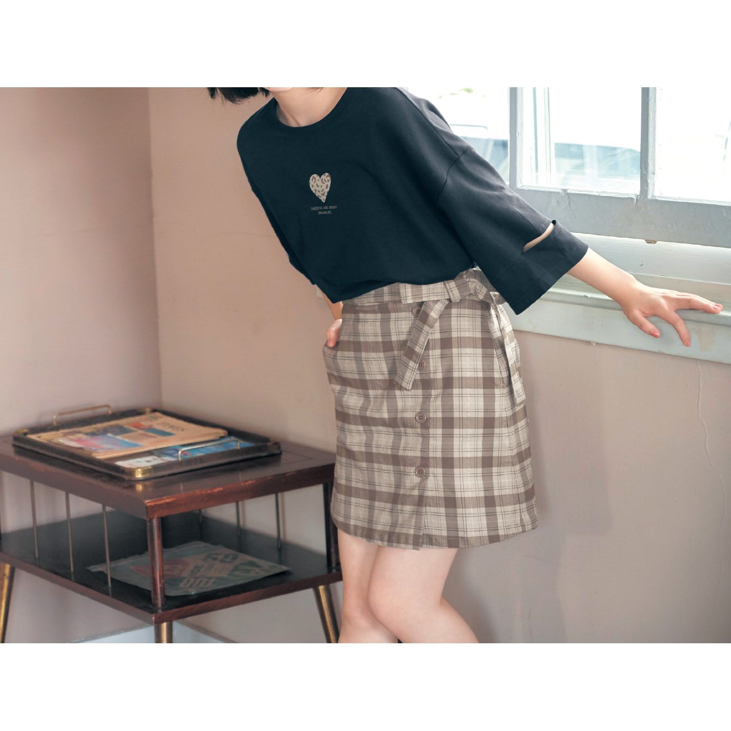 日本 Papel lapiz - 袖子開叉愛心印花寬鬆短袖上衣-米白