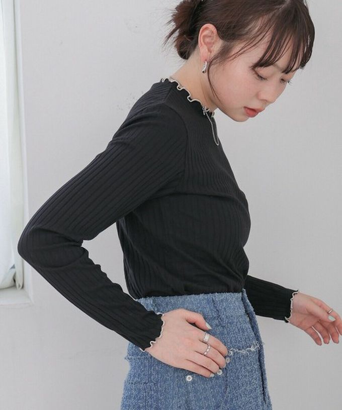 日本 Bab - 木耳滾邊典雅羅紋長袖上衣-高領-卡其 (M)