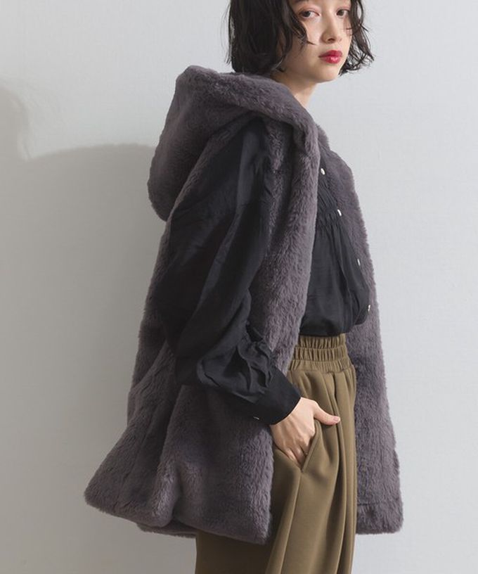 日本 ELENCARE DUE - 柔軟蓬鬆仿毛長版連帽背心(有口袋)-炭黑