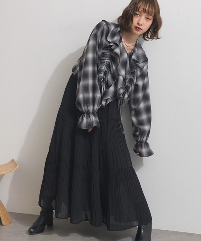 日本 ELENCARE DUE - 飄逸荷葉領浪漫抽繩長袖上衣-米棕系