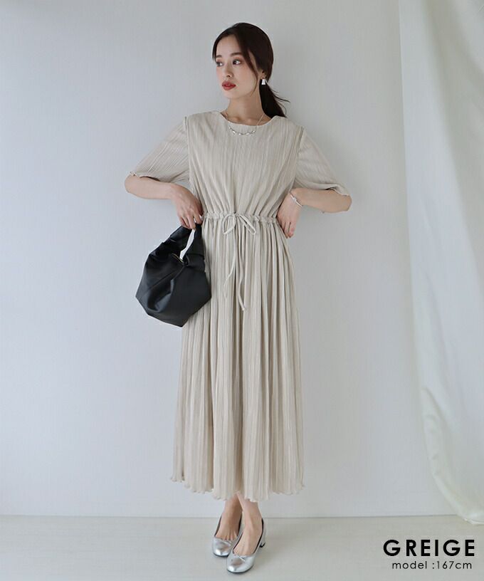 日本 BLUE EAST - 微光澤細摺縮腰短袖洋裝-黑