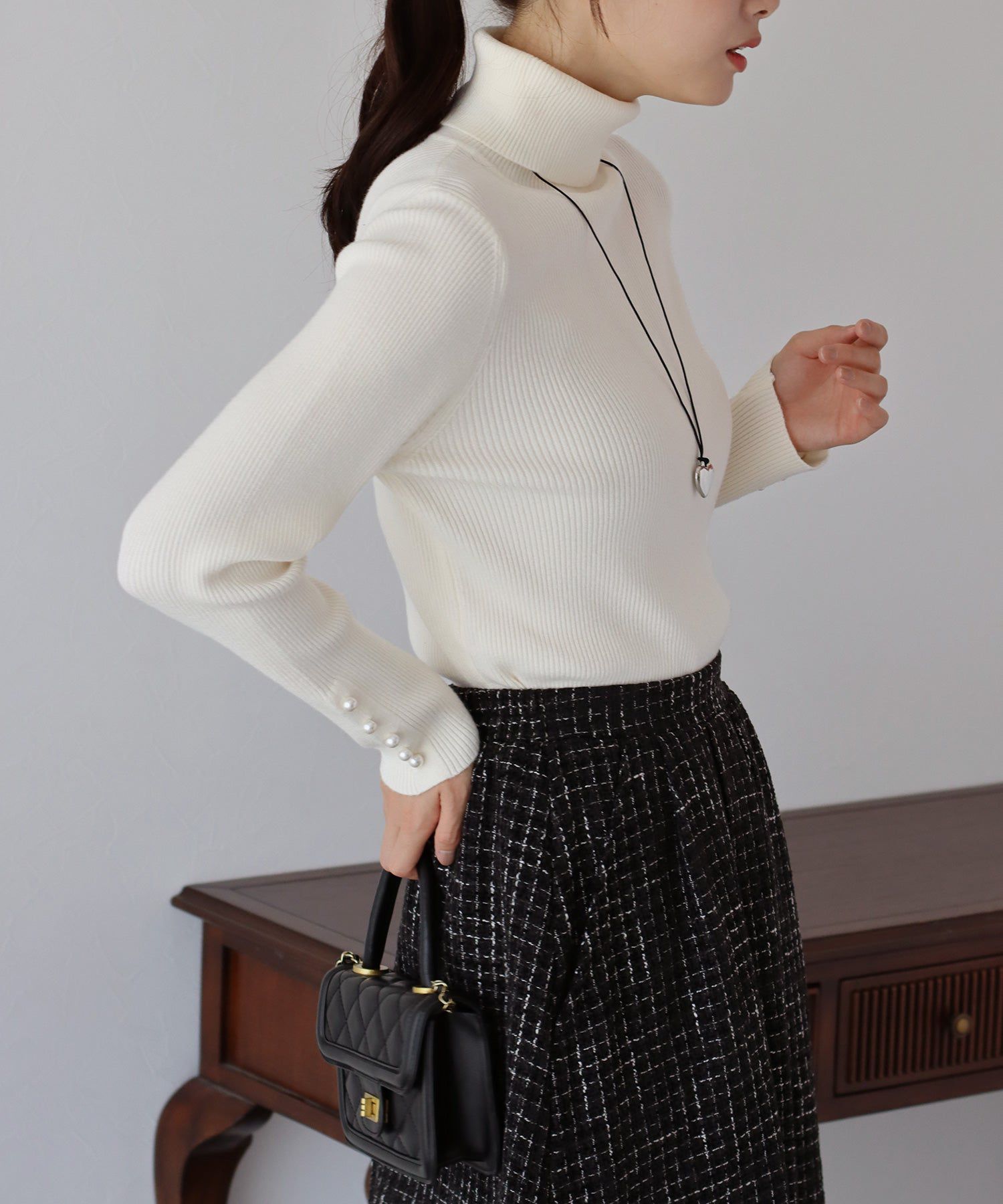 日本 BLUE EAST - 珍珠釦高領羅紋針織上衣-寶藍