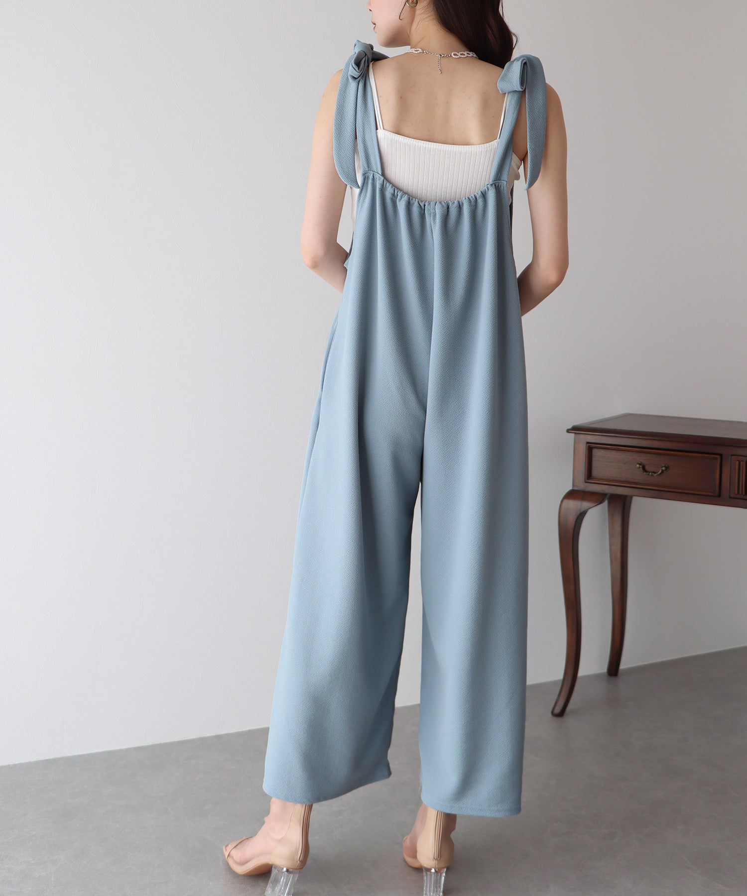 日本 BLUE EAST - 休閒扭結垂墜連身褲-水藍