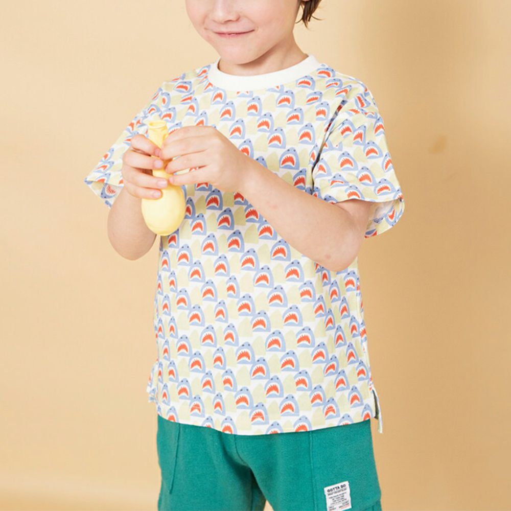 100%天竺棉清爽短袖上衣-滿版鯊魚-淺黃