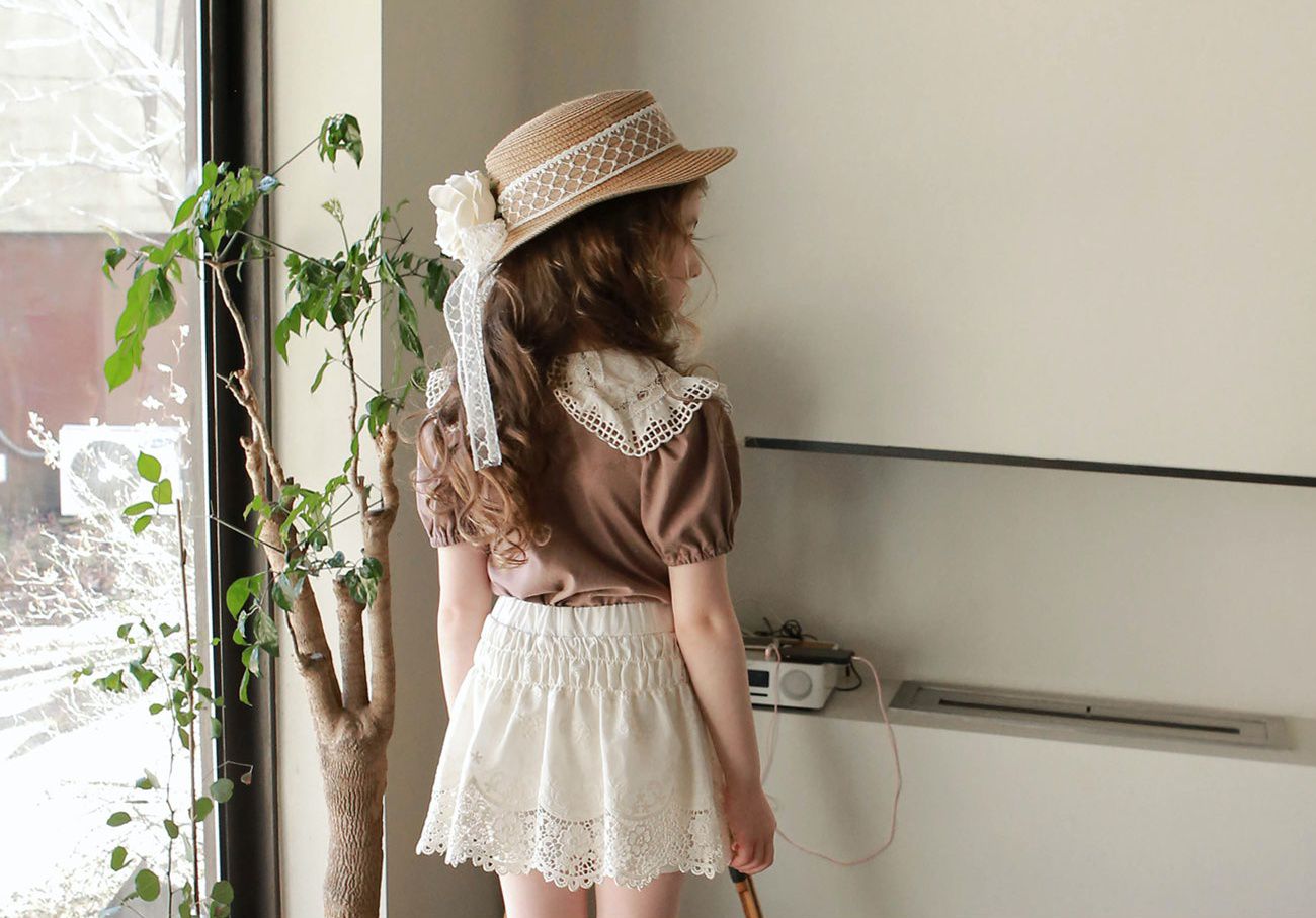 韓國 PuellaFLO - 鏤空格子大白領上衣-摩卡