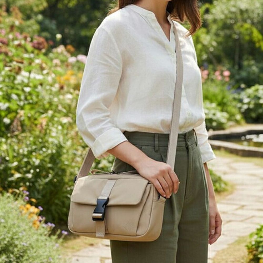 旅行系列 輕量防潑水皮夾功能側背包-卡其杏