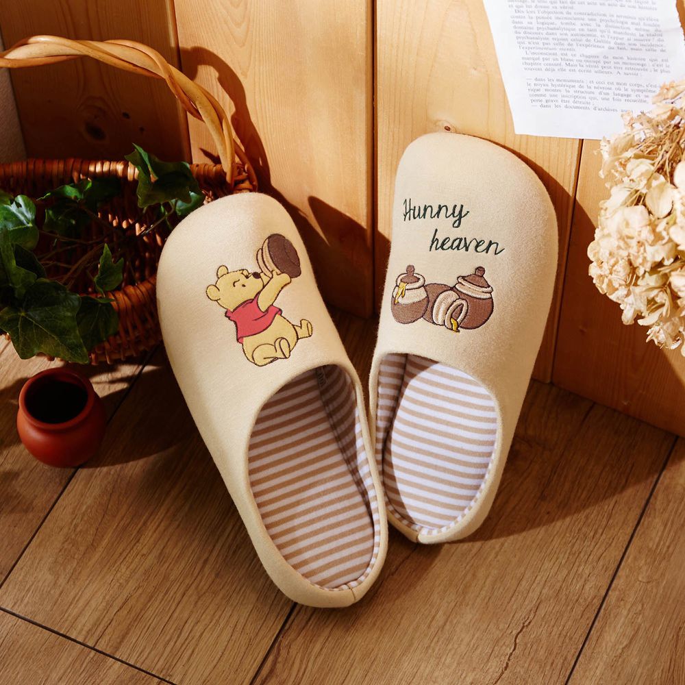 日本千趣會 - 迪士尼 低反發麵包室內拖鞋-維尼與蜂蜜罐-米