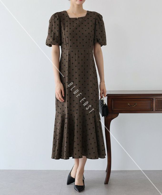 日本 BLUE EAST - 優雅方領後綁帶泡泡袖魚尾洋裝-波點-米白 (M)