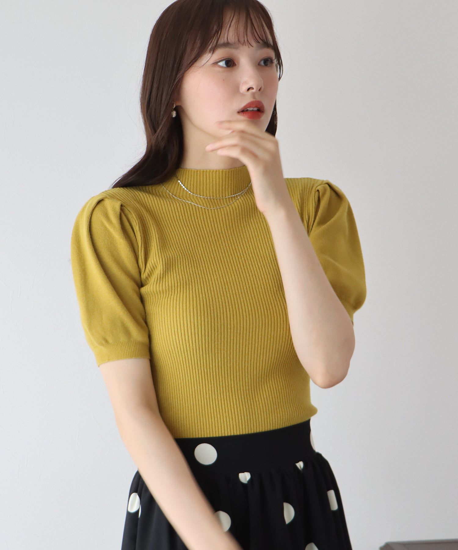 日本 BLUE EAST - 甜美彈性羅紋泡泡袖上衣-咖啡