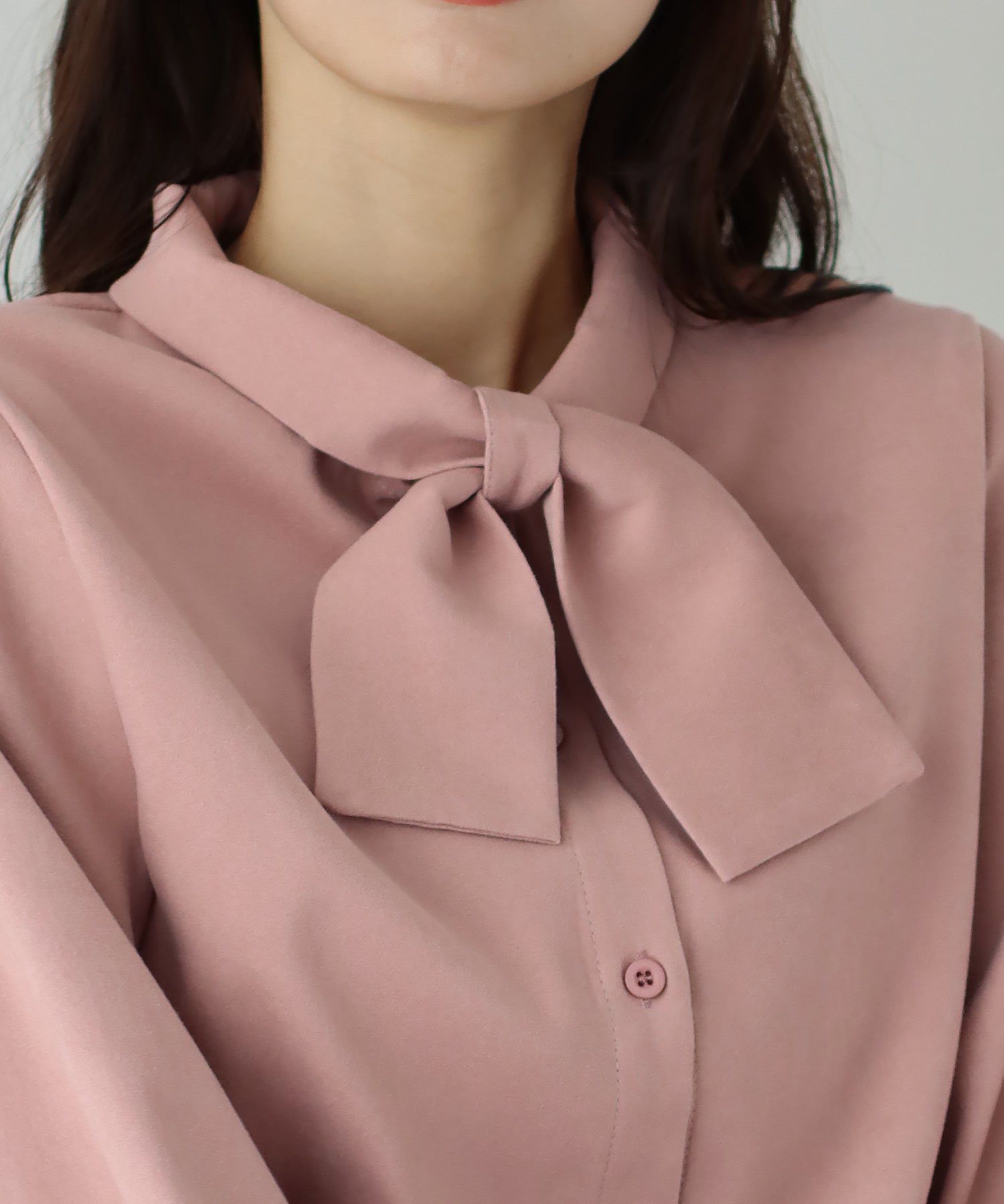 日本 BLUE EAST - 柔美扭結氣球長袖襯衫-黑