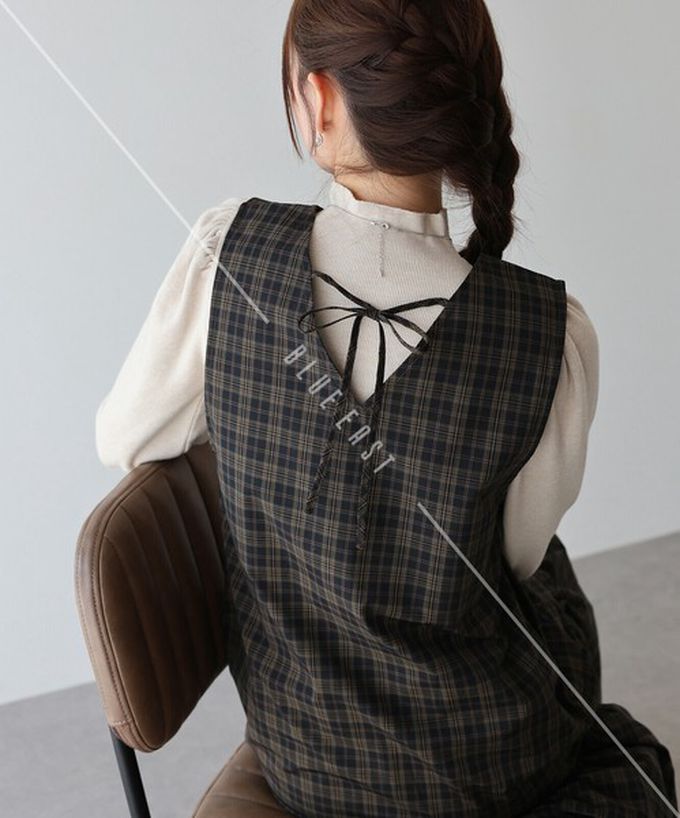 日本 BLUE EAST - 氣質英倫格紋深U領分層背心裙-黑白系