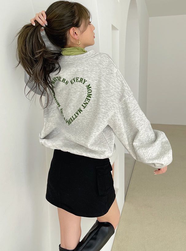 日本 GRL - 落肩圓領磨毛大學T-英文字母愛心-奶油杏 (F)