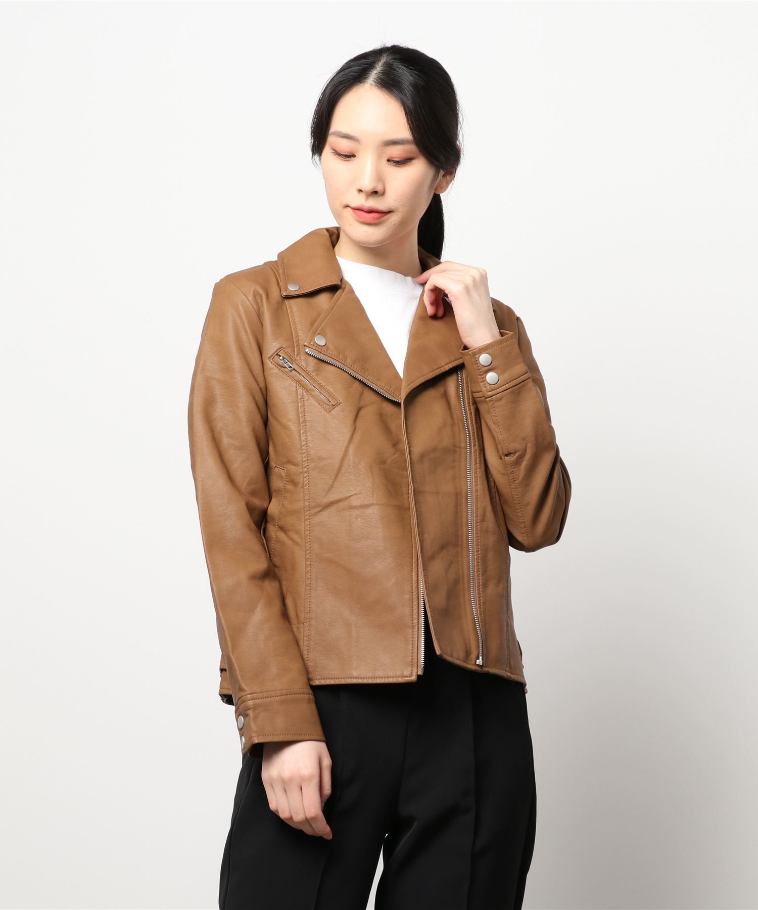 日本 Riche Glamour - 帥氣仿皮皮衣-大三角領-杏 (L)