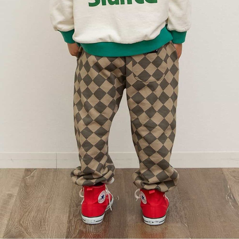 美式滿版印花束口休閒長褲-菱格-咖啡