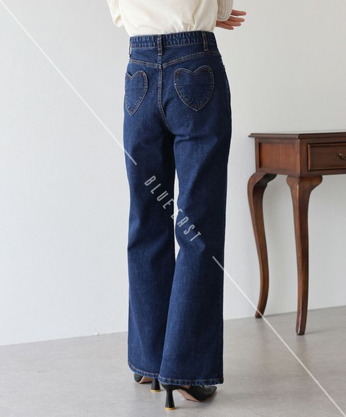 日本 BLUE EAST - 精緻愛心口袋美腿喇叭丹寧褲-深藍